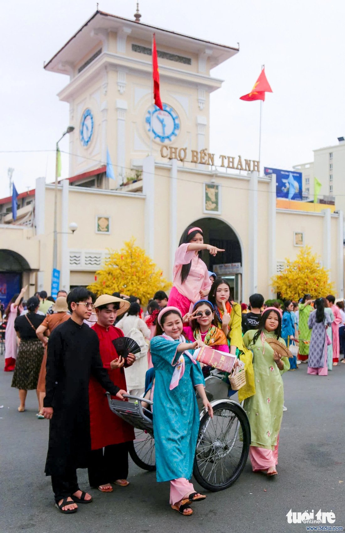 Metro số một vượt mốc 1 triệu khách， ngày đầu năm mới đông nghịt ở ga Bến Thành - Ảnh 6.