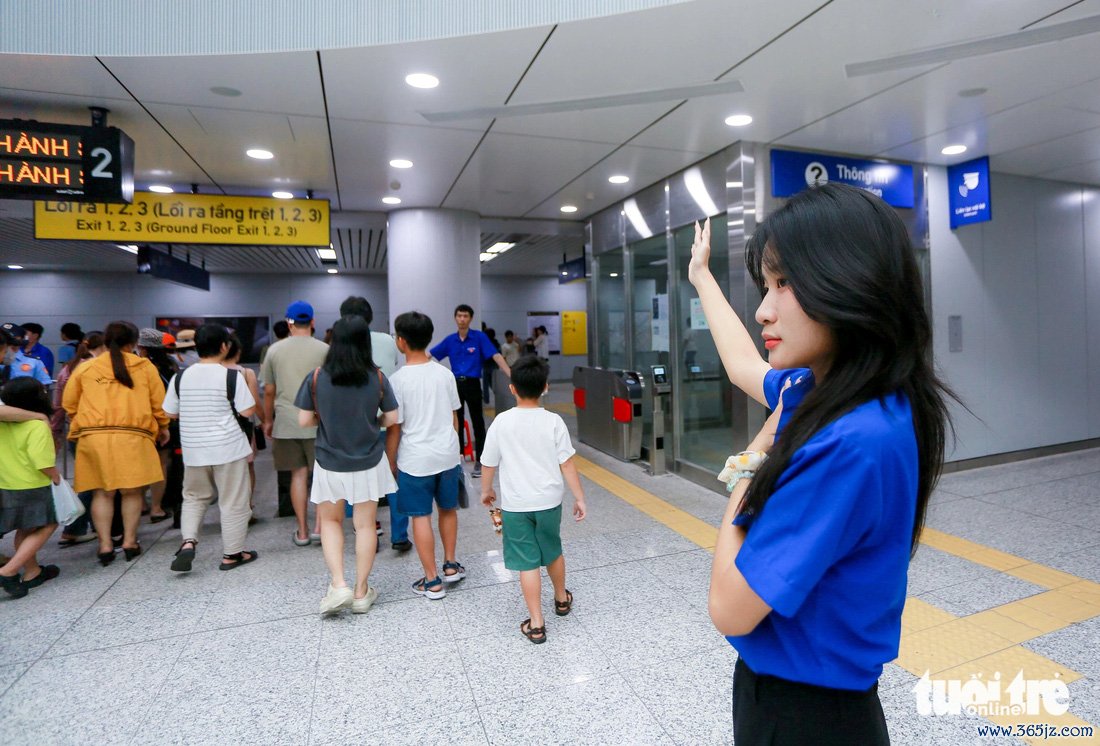 Metro số một vượt mốc 1 triệu khách， ngày đầu năm mới đông nghịt ở ga Bến Thành - Ảnh 7.