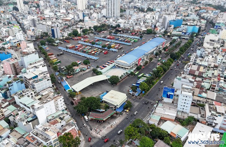 Toàn cảnh Hàng Xanh đến cầu Bình Triệu: Kẹt xe “không lối thoát” và nhà cửa xô lệch chờ TOD - Ảnh 12.