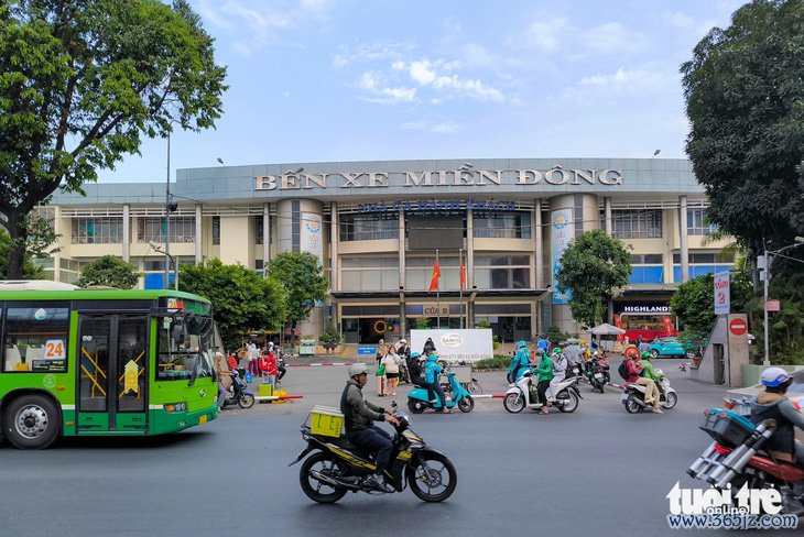 Toàn cảnh Hàng Xanh đến cầu Bình Triệu: Kẹt xe “không lối thoát” và nhà cửa xô lệch chờ TOD - Ảnh 13.