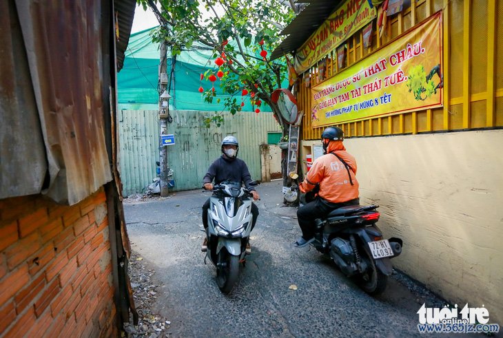 Toàn cảnh Hàng Xanh đến cầu Bình Triệu: Kẹt xe “không lối thoát” và nhà cửa xô lệch chờ TOD - Ảnh 9.